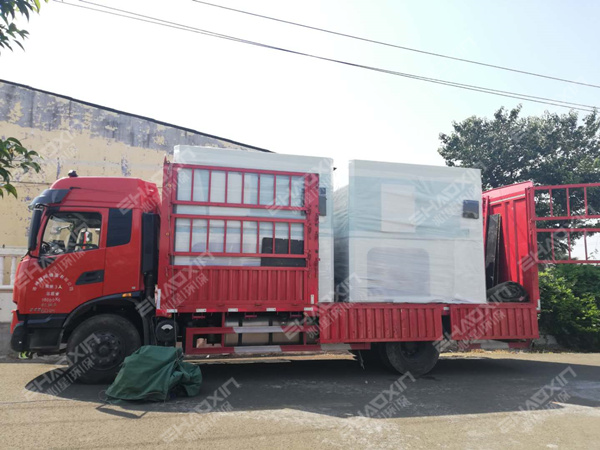 兩（liǎng）台12筒的濾筒除塵一體機發貨了